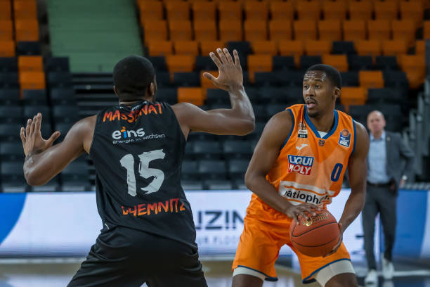 0分1犯规 0分1犯规